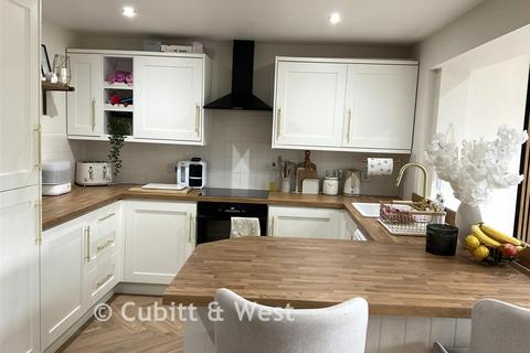 3 bedroom semi-detached house for sale, Camelia Close, Havant, Hampshire