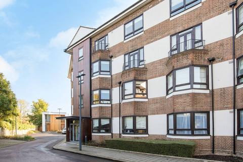 2 bedroom flat to rent, Kew Bridge Court, Chiswick, London, W4