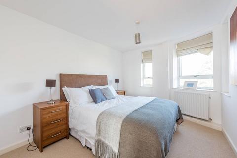 2 bedroom flat to rent, Kew Bridge Court, Chiswick, London, W4