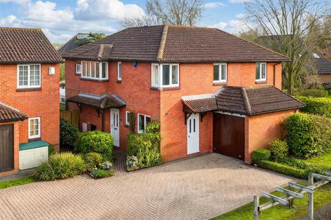 5 bedroom detached house for sale, Wavell Court, Milton Keynes MK15