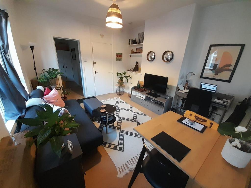 1. living room 1.jpg