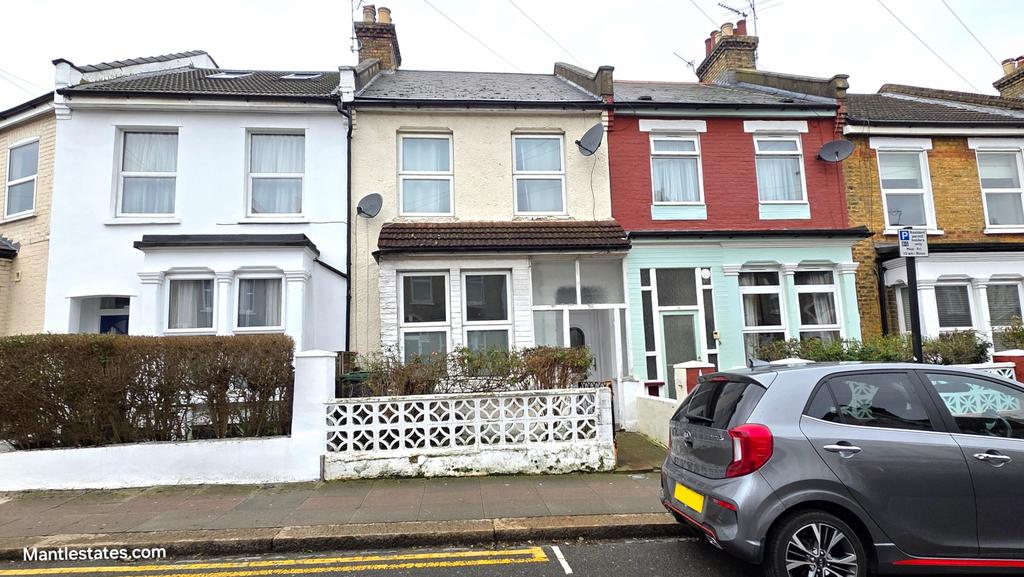 2 bed terraced house for sale Queens Road, Bounds