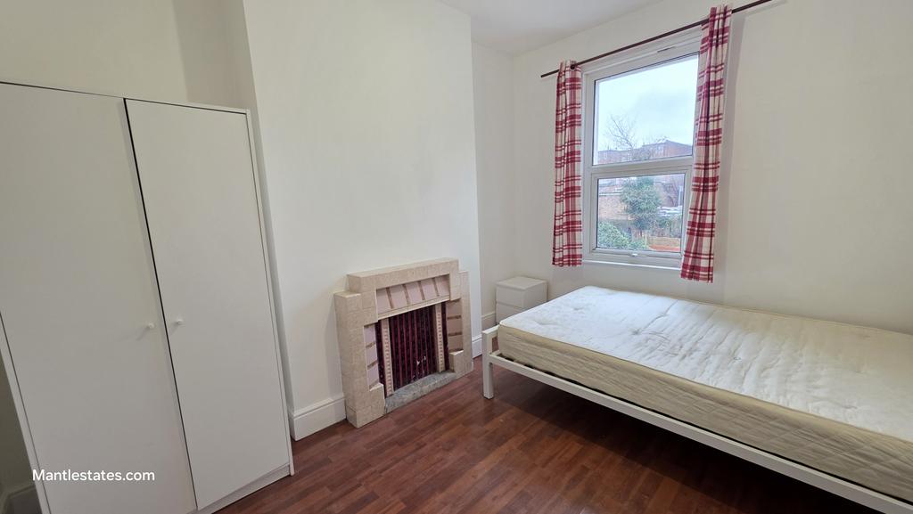 Rear bedroom