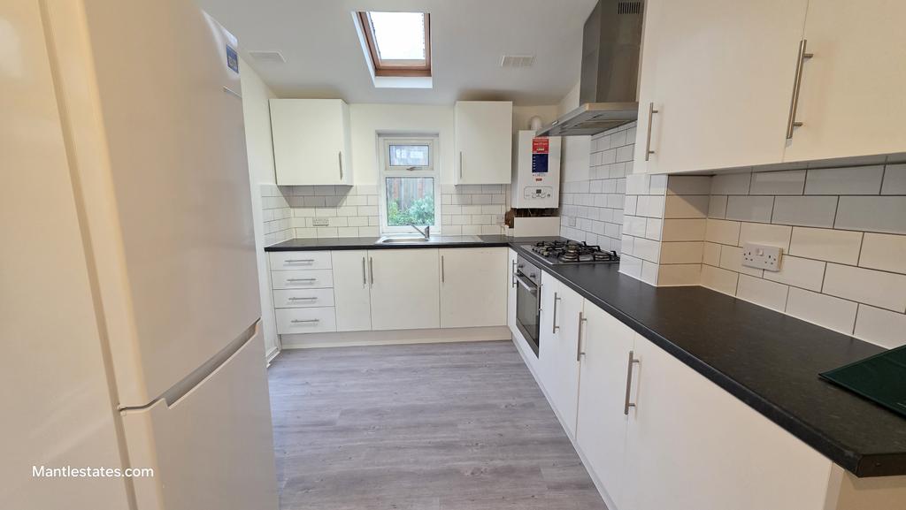 2 bed terraced house for sale Queens Road, Bounds