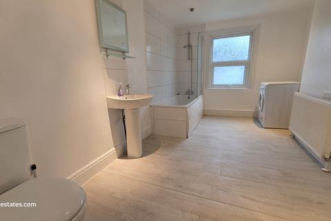 2 bedroom terraced house for sale, Queens Road, Bounds Green, London N11