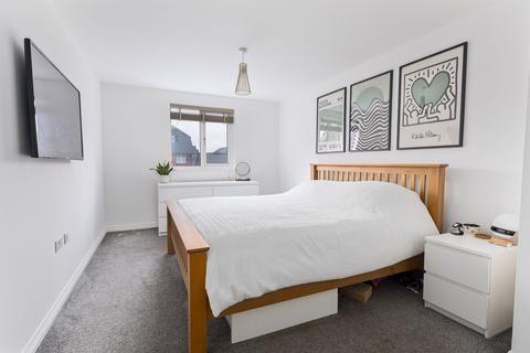 2 bedroom flat for sale, Westvale Road, Horley RH6