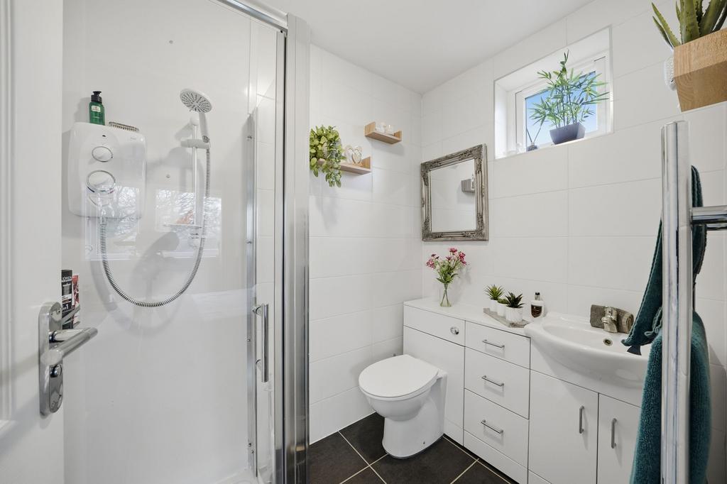 Bedroom 1 ensuite