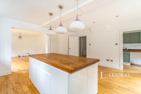 4 bedroom detached house to rent, Dunstan Close, Chichester, PO19