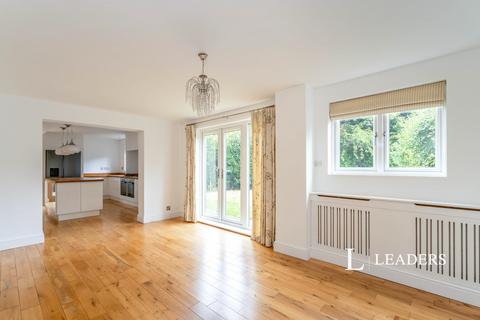 4 bedroom detached house to rent, Dunstan Close, Chichester, PO19