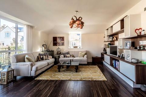2 bedroom flat to rent, Roper Crescent, Sunbury-On-Thames TW16