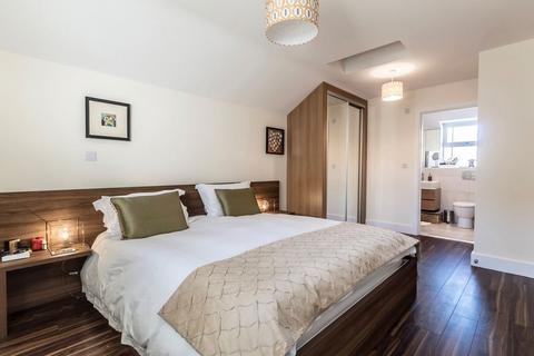 2 bedroom flat to rent, Roper Crescent, Sunbury-On-Thames TW16