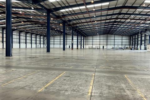 Distribution warehouse to rent, Woodbury Ln Worcester WR5 2AU