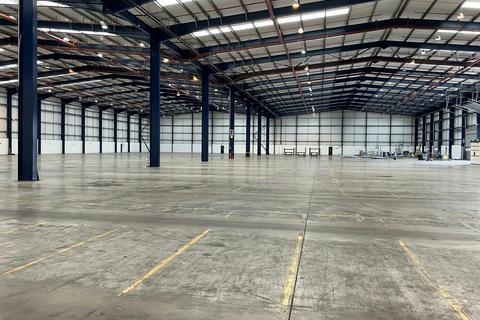 Distribution warehouse to rent, Woodbury Ln Worcester WR5 2AU