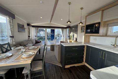 2 bedroom park home for sale, Seal Bay Resort – West Sussex