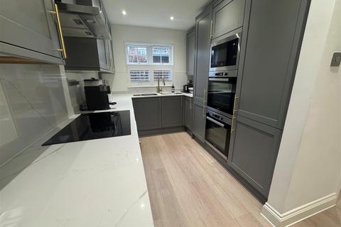 4 bedroom end of terrace house to rent, Sebergham Grove, London