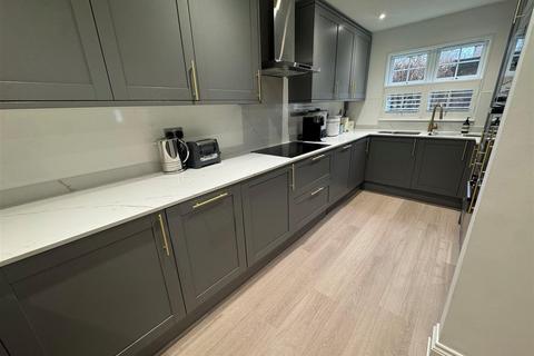 4 bedroom end of terrace house to rent, Sebergham Grove, London