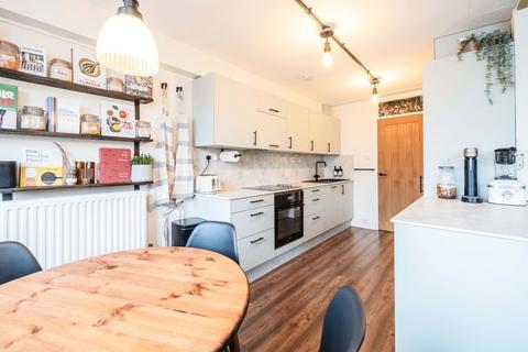 2 bedroom maisonette for sale, St. Peter's Way, London, N1
