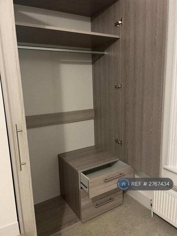 Double Wardrobe With Draws