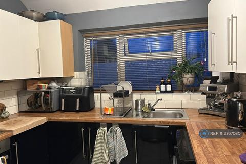 2 bedroom flat to rent, Laindon, Basildon, SS15