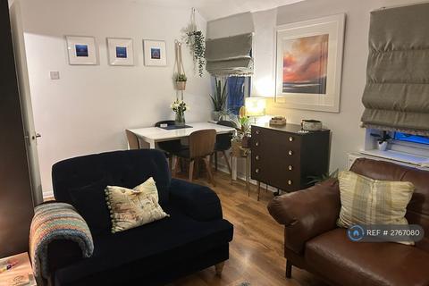 2 bedroom flat to rent, Laindon, Basildon, SS15