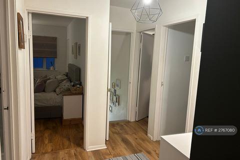 2 bedroom flat to rent, Laindon, Basildon, SS15