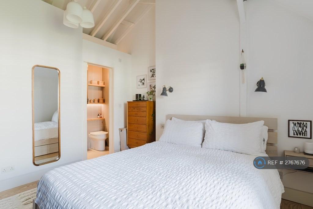 Main Bedrom