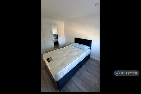 1 bedroom in a house share to rent, Patrick Coman House, London, EC1V