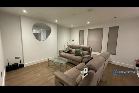 1 bedroom in a flat share to rent, Ewell Road, Surbiton, KT6