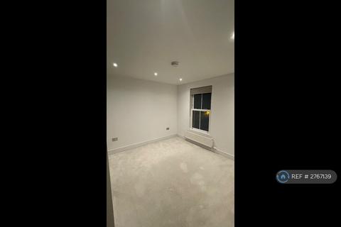 1 bedroom in a flat share to rent, Ewell Road, Surbiton, KT6