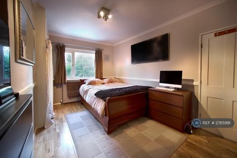 undefined, Queens Road, Feltham, TW13