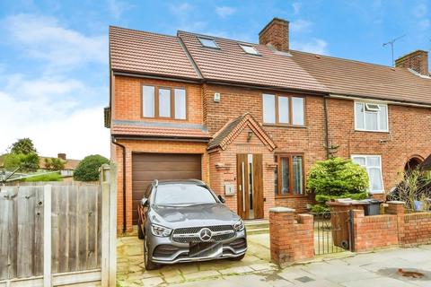 5 bedroom end of terrace house for sale - Parsloes Avenue, Dagenham, RM9