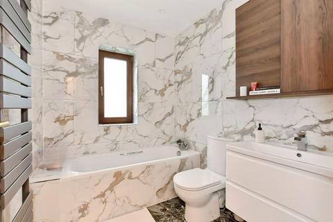 undefined, Parsloes Avenue, Dagenham, RM9