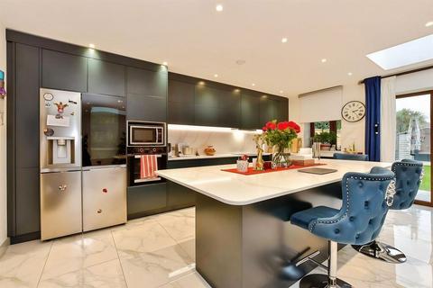 undefined, Parsloes Avenue, Dagenham, RM9