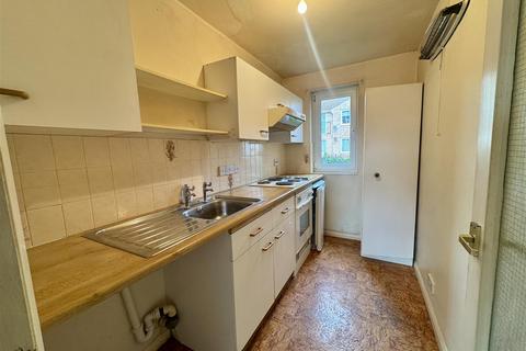 1 bedroom flat for sale, St Crispians Court, Claremont Road, Seaford