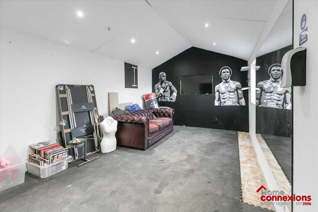Garage Space (1)