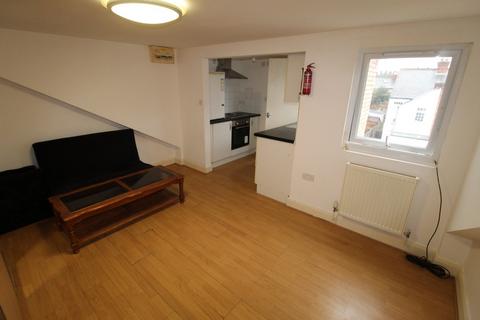 1 bedroom terraced house to rent, Mead Road, Edgware, HA8