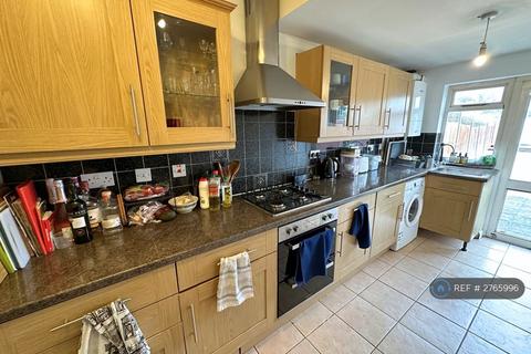 4 bedroom flat to rent, Porchester Road, Kingston Upon Thames, KT1