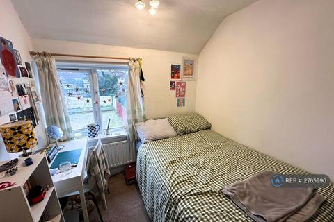4 bedroom flat to rent, Porchester Road, Kingston Upon Thames, KT1