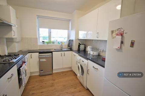 3 bedroom flat to rent, Spenlow House, London, SE16