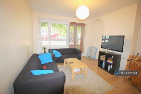 3 bedroom flat to rent, Spenlow House, London, SE16