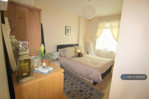 3 bedroom flat to rent, Spenlow House, London, SE16