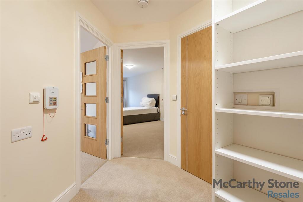8675841-interior01.jpg