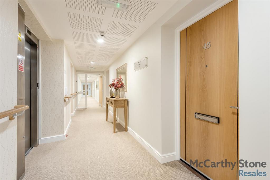 8675841-interior21.jpg