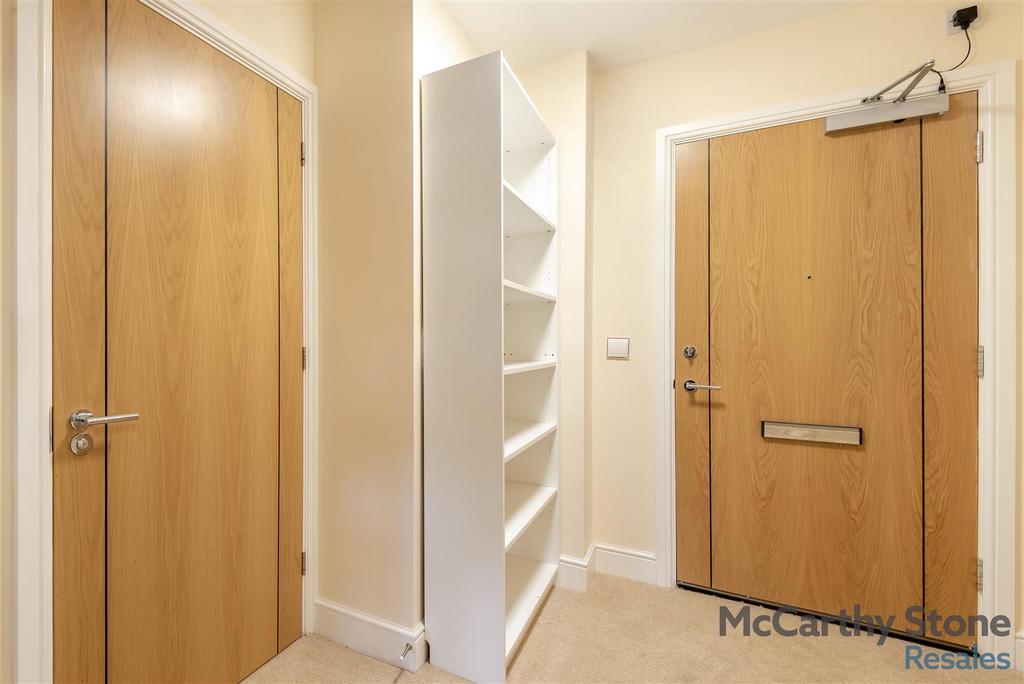 8675841-interior16.jpg