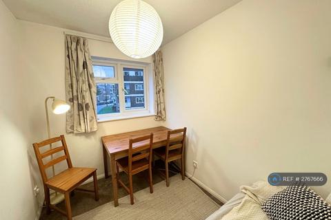 3 bedroom flat to rent, Berrylands, Surbiton, KT5