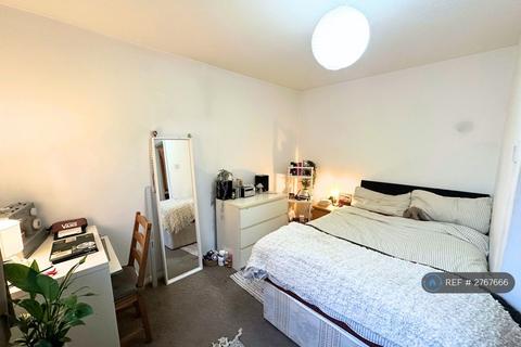 3 bedroom flat to rent, Berrylands, Surbiton, KT5