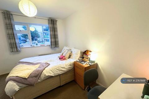 3 bedroom flat to rent, Berrylands, Surbiton, KT5