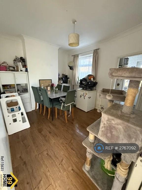 Dining Room (Previous Tenant's Picture)