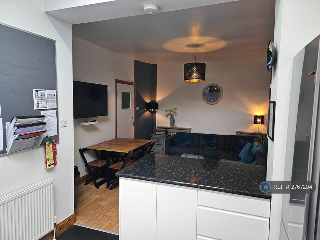 Kitchen/ Living Area