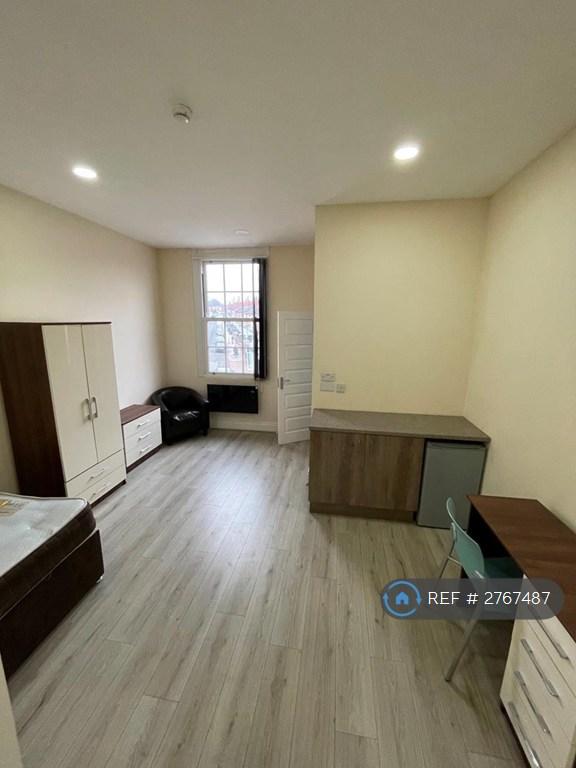 Room 7 £550pm